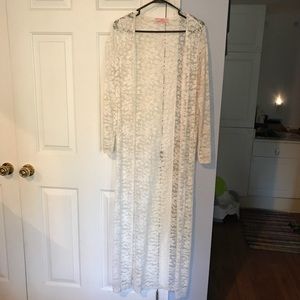 Gorgeous lace , long sleeve duster